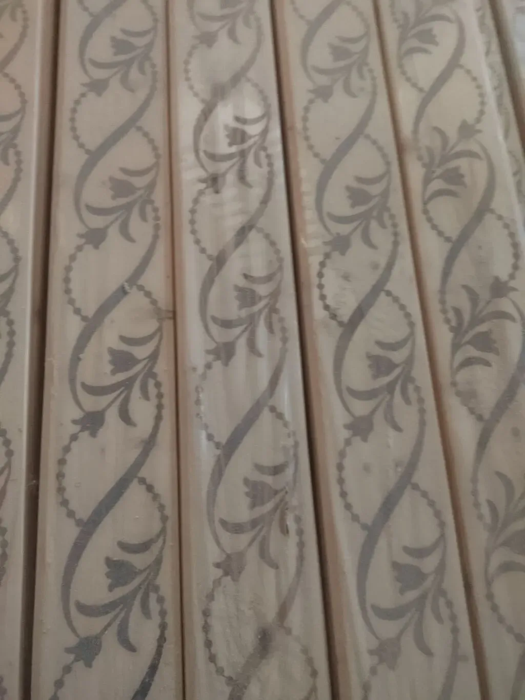 Dekorativ naxışlı ağac plintuslar