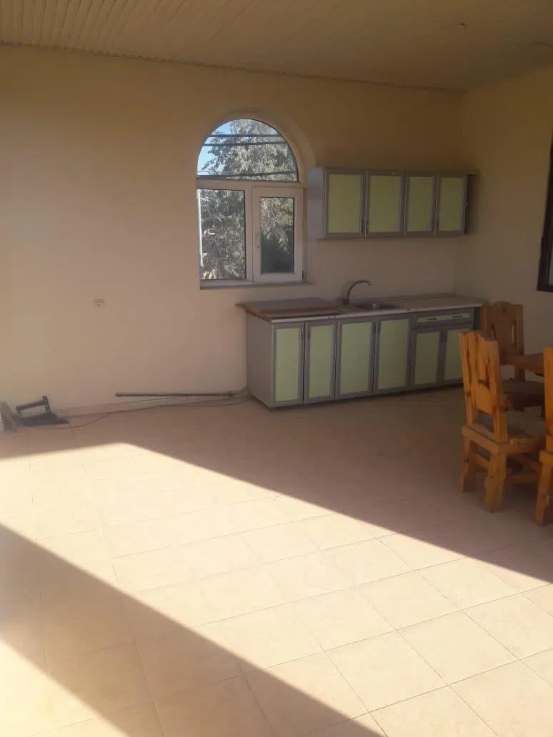4 otaqlı həyət evi 240 m² satılır — şəkil 2