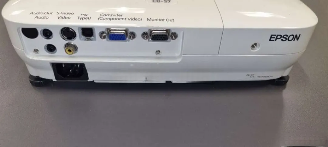Epson EB-S7 proyektor - 2-ci əl, yeni lampa ilə — şəkil 2