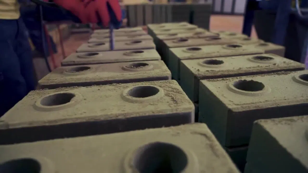 Geobrik kərpiclər, yüksək möhkəmlikli tikinti materialı — şəkil 13