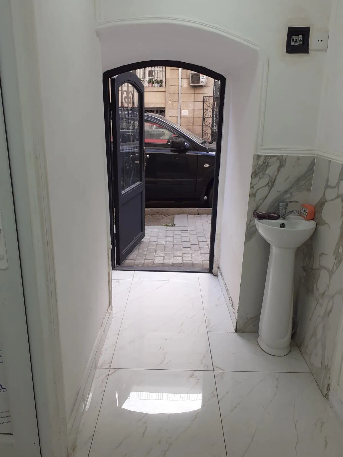 1 otaqlı ofis, 60 m² satılır — şəkil 1