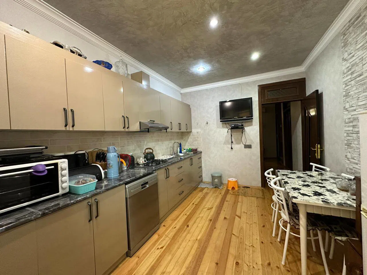 5 otaqlı həyət evi 200 m² - 3 sot torpaq sahəsində satılır — şəkil 5