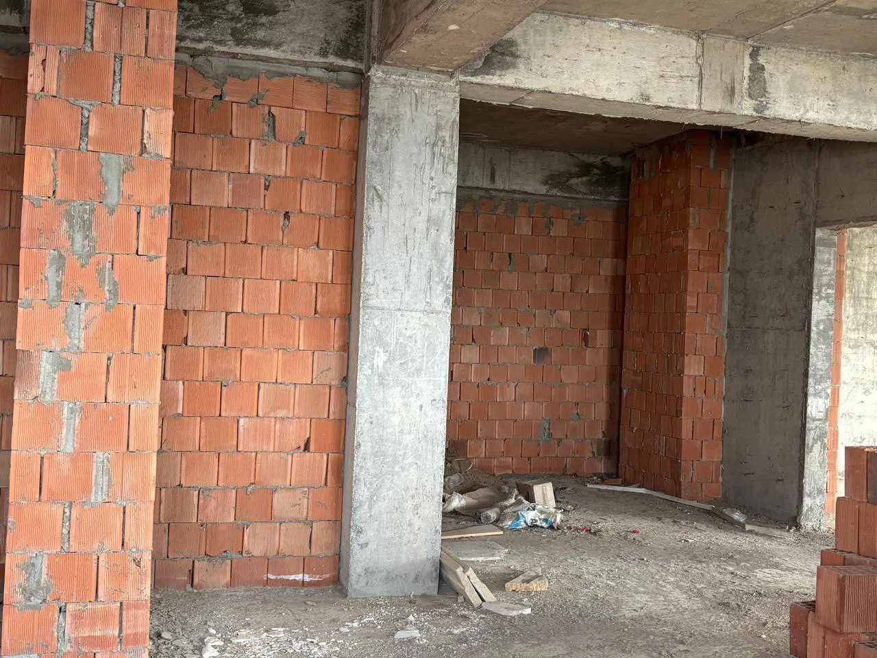 3 otaqlı mənzil 154.8 m² satılır