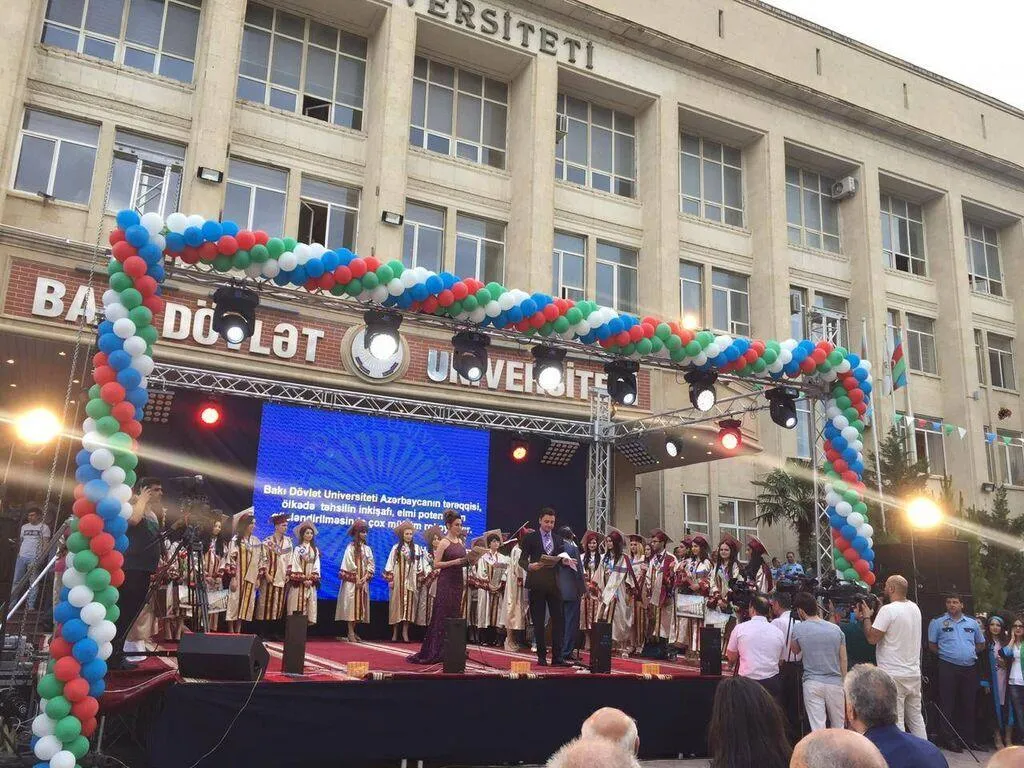 Səhnə işıqlandırma və səs sistemi — şəkil 9
