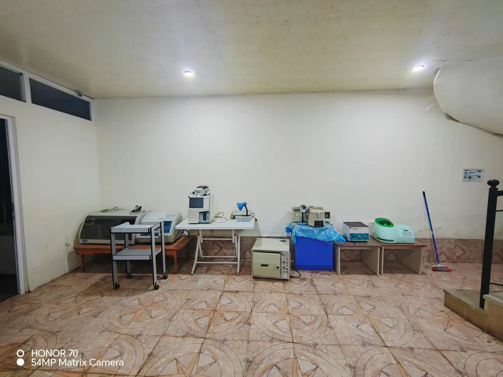 4 mərtəbəli klinika, 430 m² satılır — şəkil 16