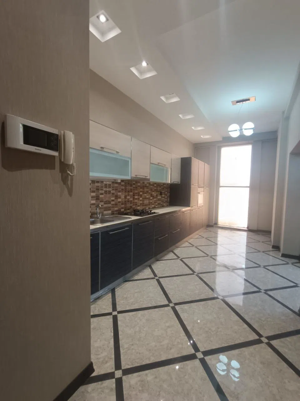 4 otaqlı mənzil 170 m² satılır