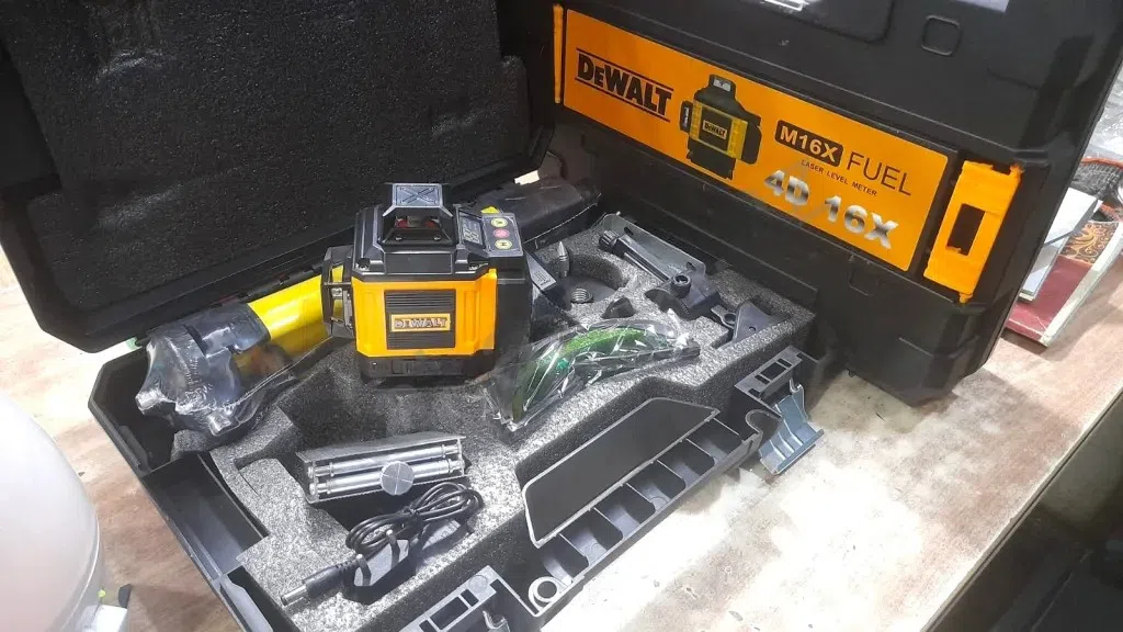 DeWalt 16 xəttli 4D yaşıl lazer səviyyə ölçən