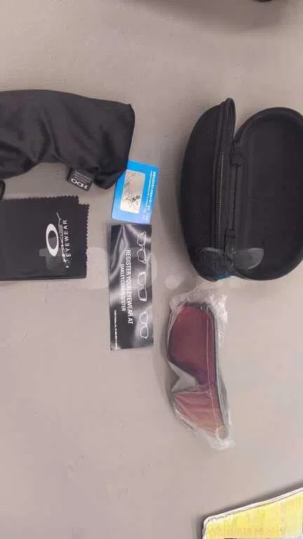 Uniseks eynəyi, Açıq yaşıl rəng