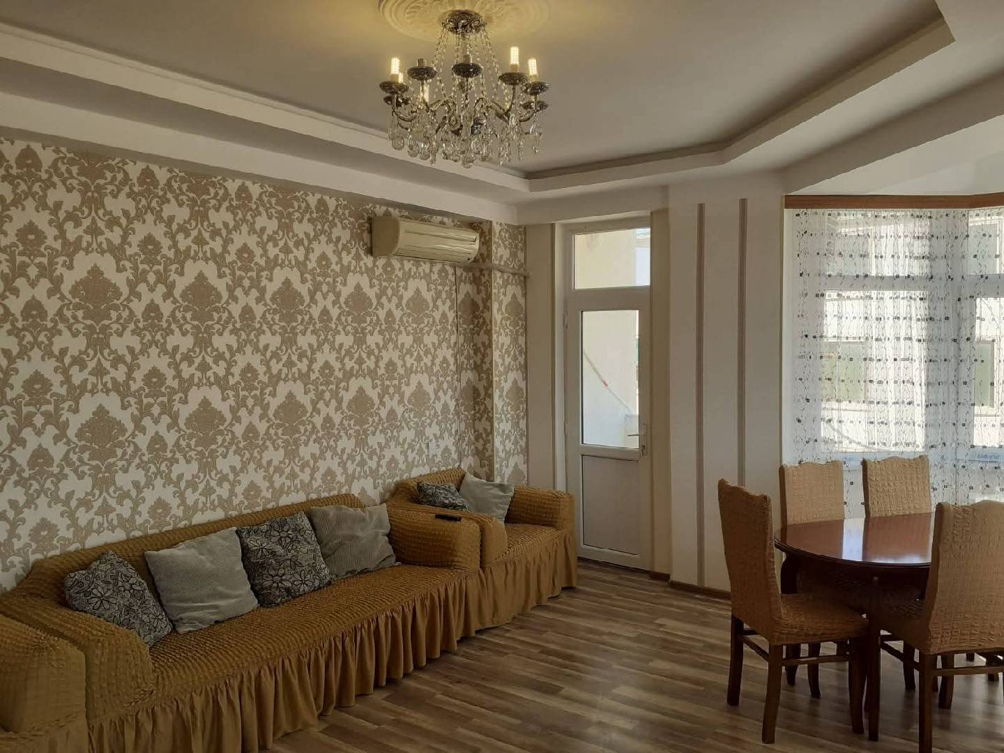 3 otaqlı mənzil 100 m² kirayə verilir