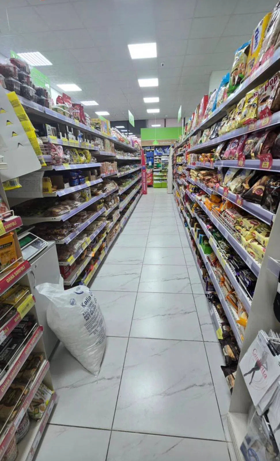 Əla təmirli ticarət obyekti, 135 m² satılır