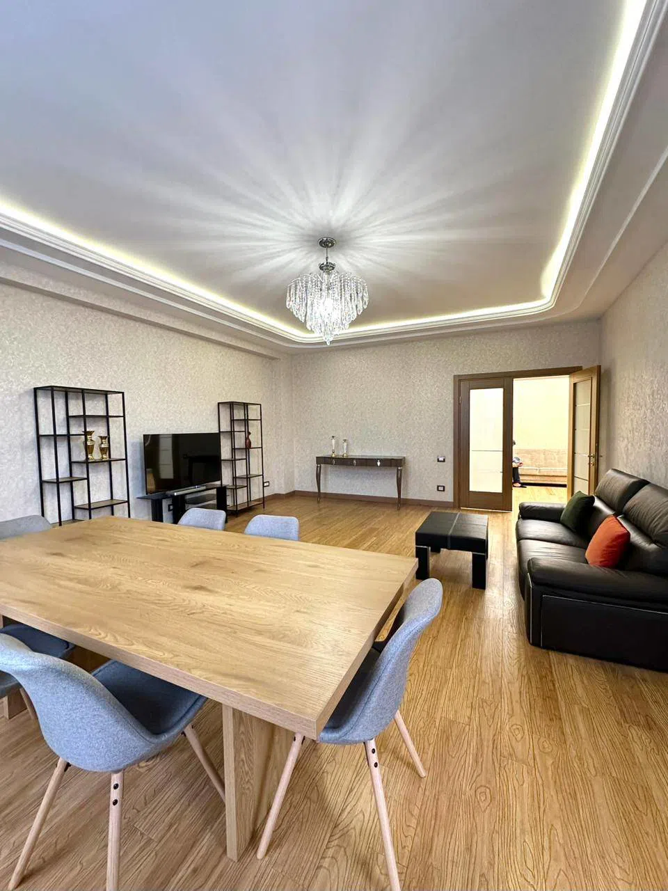 4 otaqlı mənzil 180 m² satılır - Tenderyard