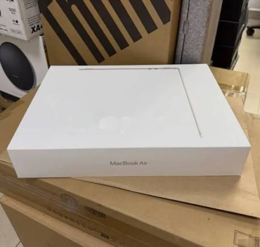 Apple markalı notbuk, Gümüşü rəng