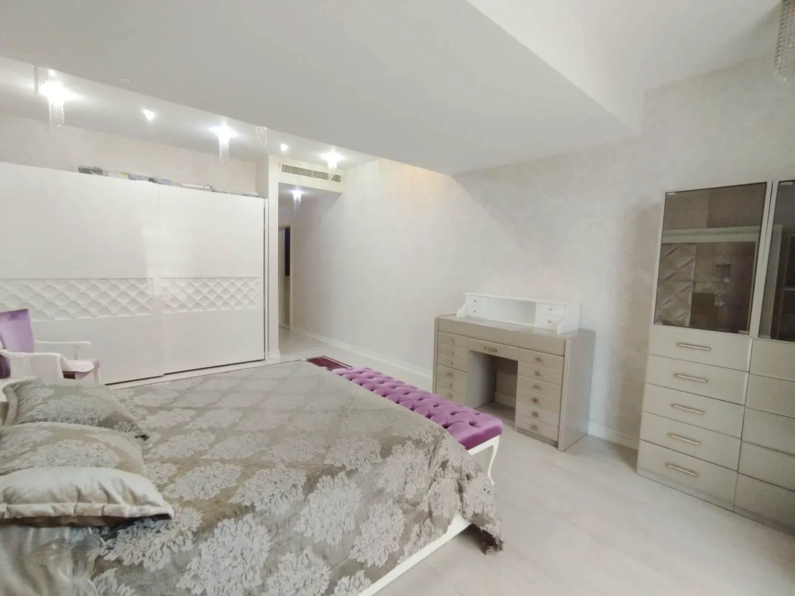 4 otaqlı mənzil 250 m² kirayə verilir — şəkil 6