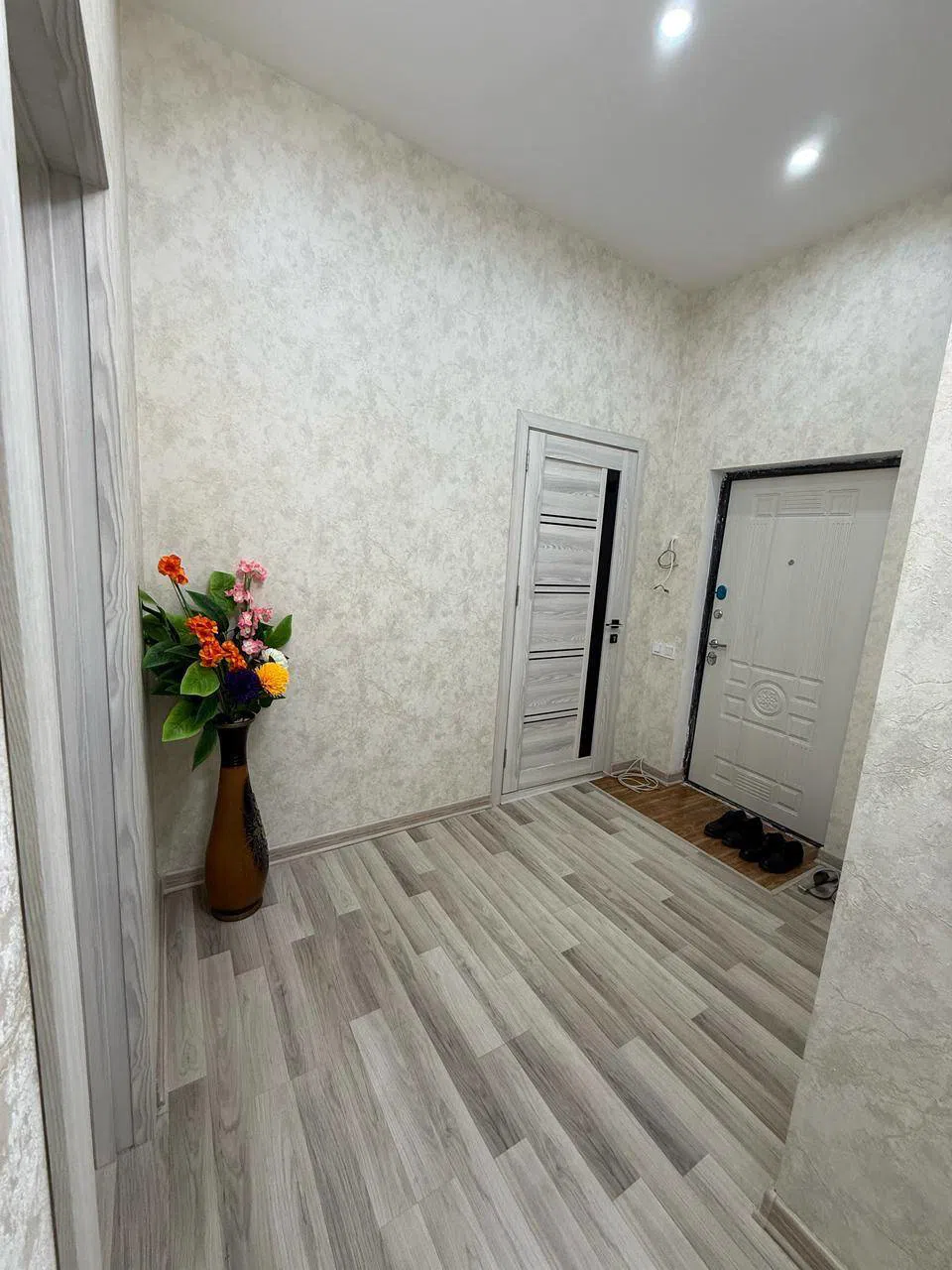 2 otaqlı mənzil 75 m² satılır