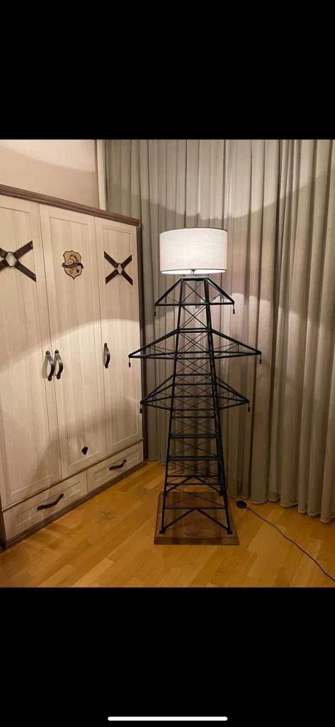 Ayaqlı lampa, Qara rəng — şəkil 1