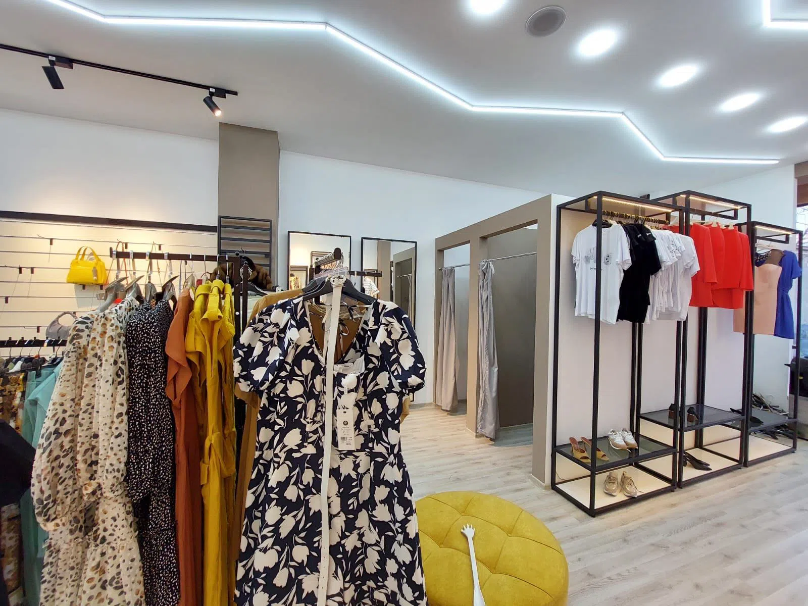 Əla təmirli ticarət obyekti, 570 m² satılır