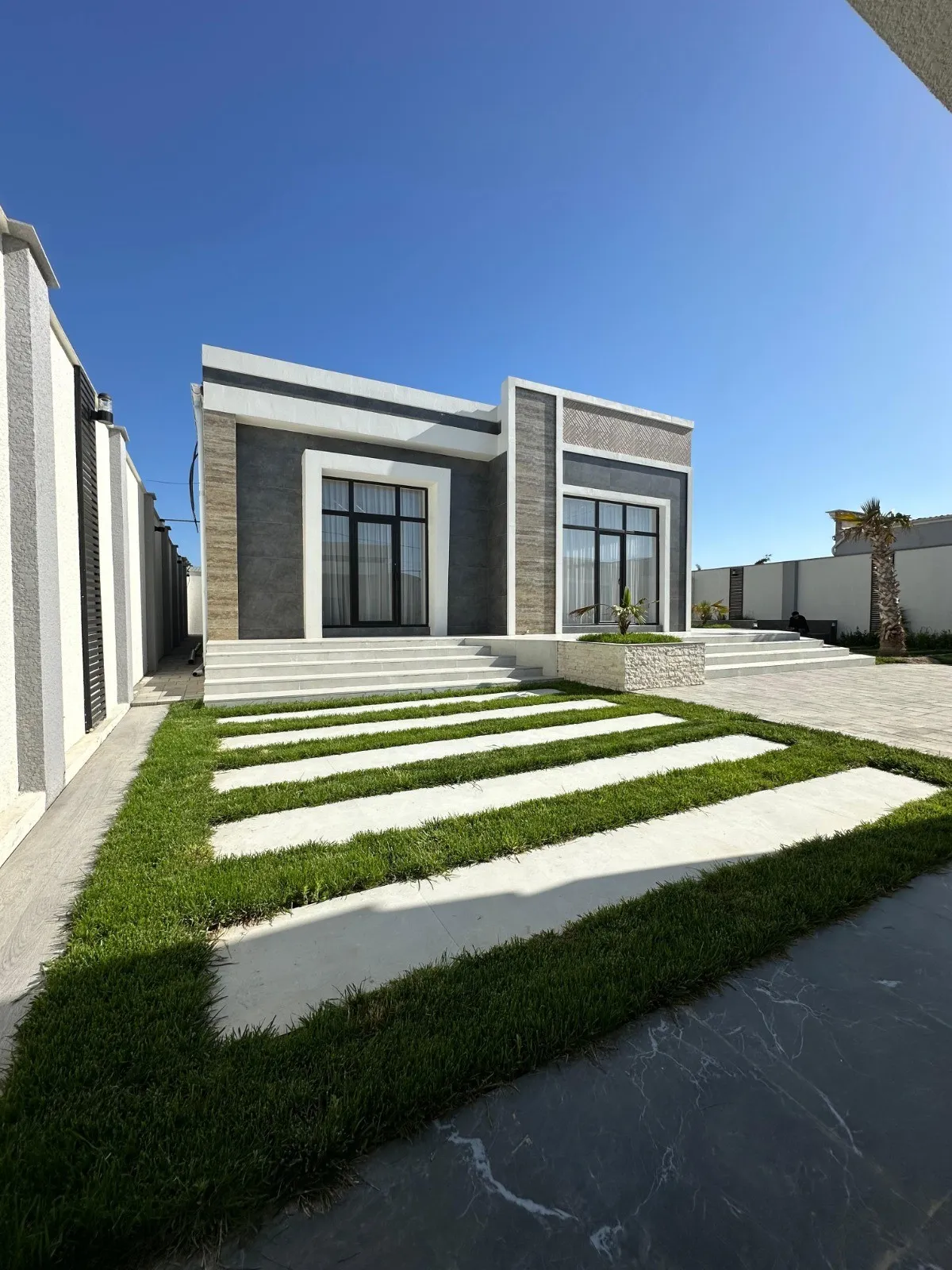 5 otaqlı bağ evi 220 m² 7 sot torpaq sahəsində satılır