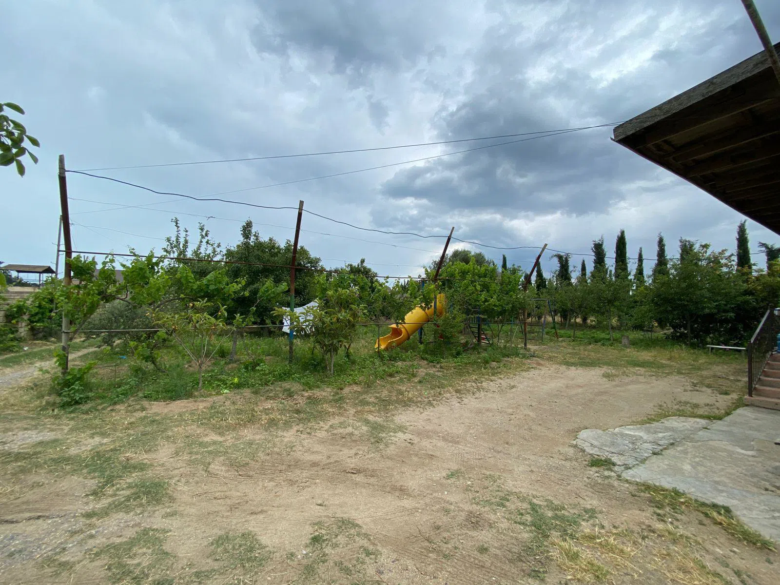 5 otaqlı mənzil 140 m² satılır