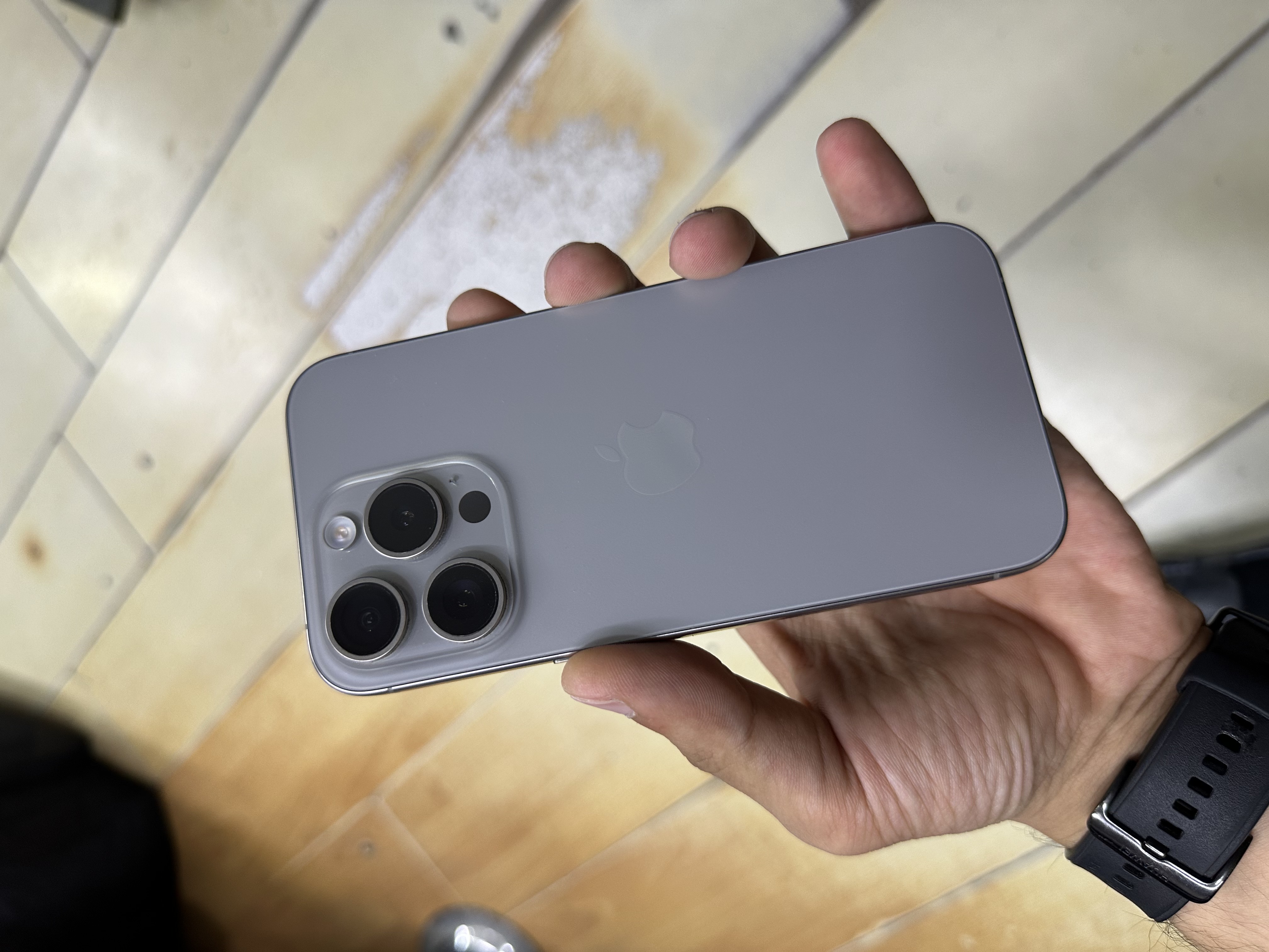 Apple, iPhone 15 Pro, 12 GB - Tenderyard