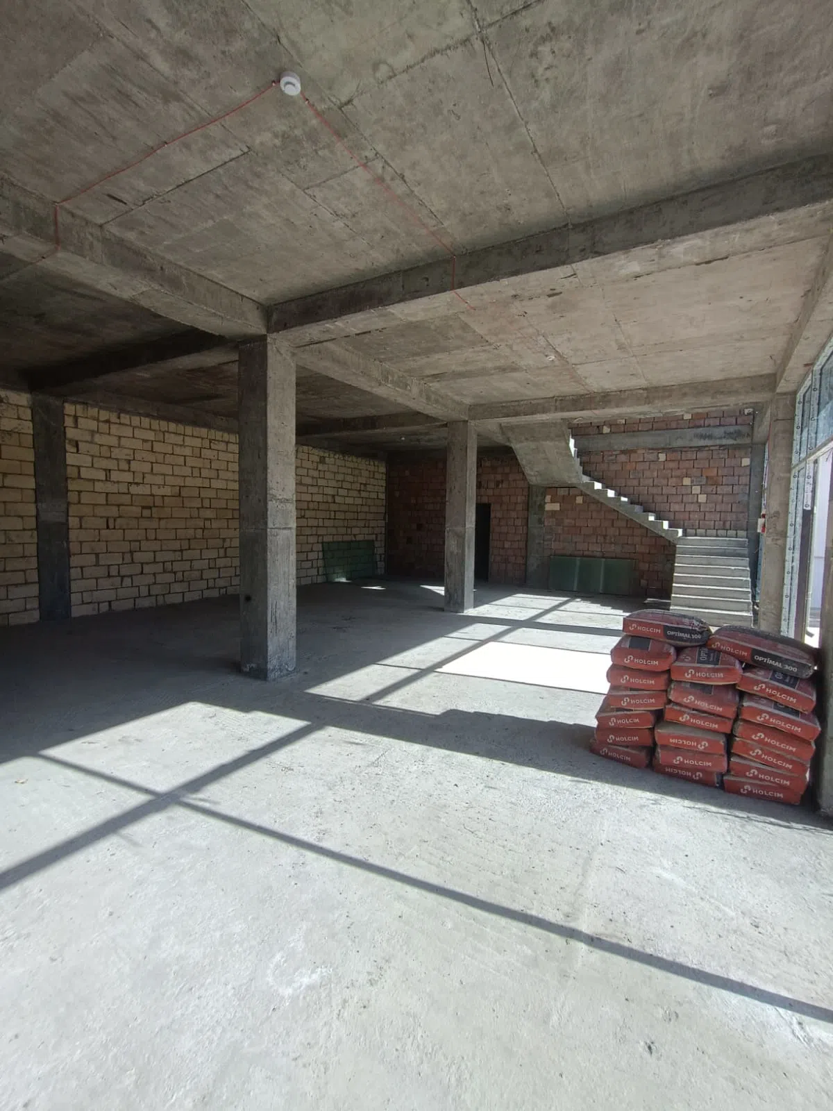 Təmirsiz ticarət obyekti, 372 m² satılır