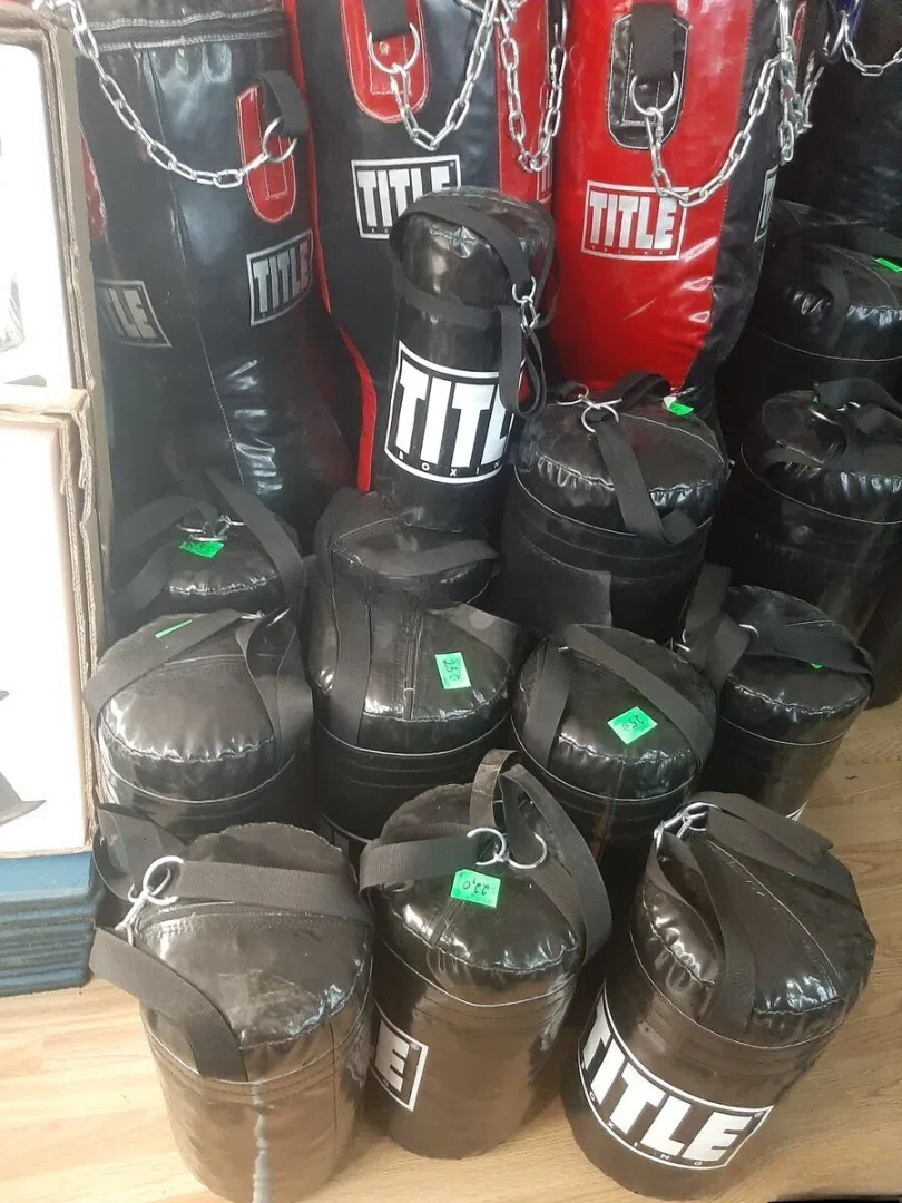 Dəri boks kisələri Title Boxing