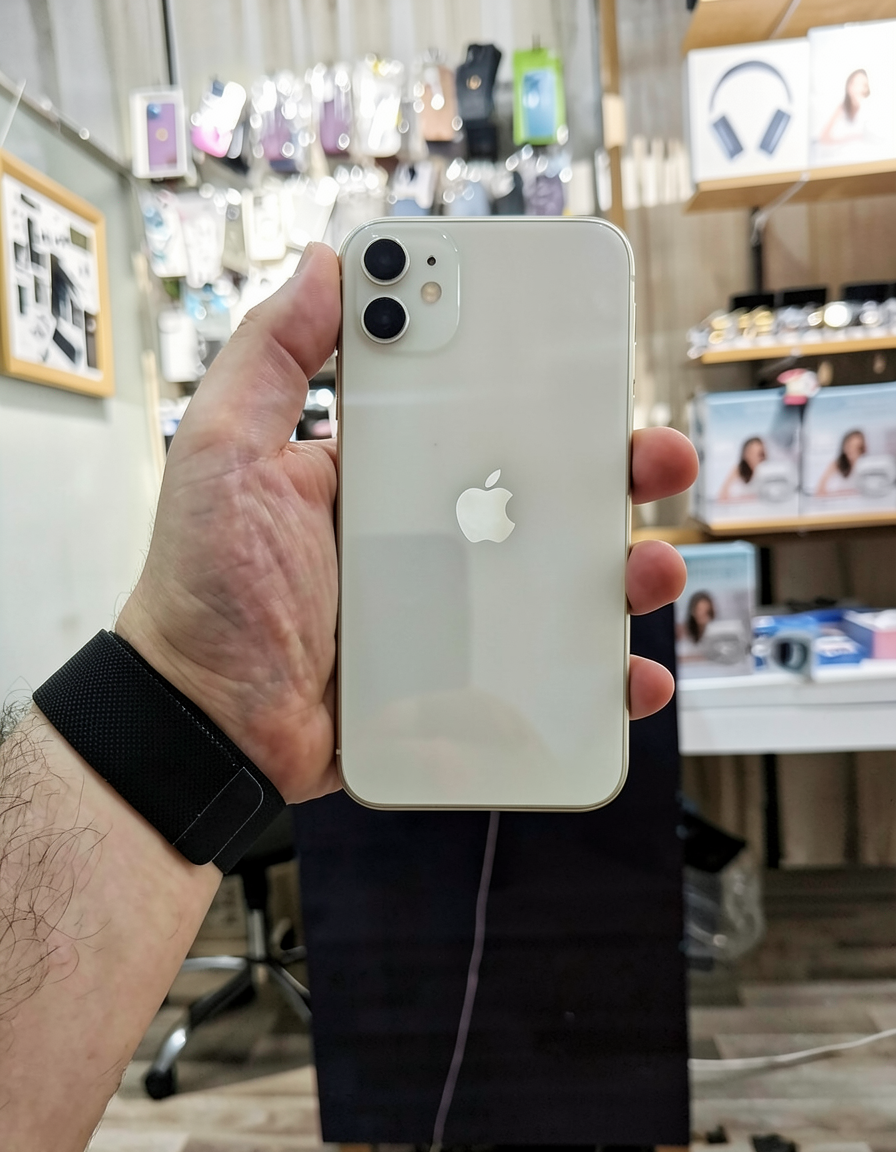 Apple, iPhone 11, 4 GB