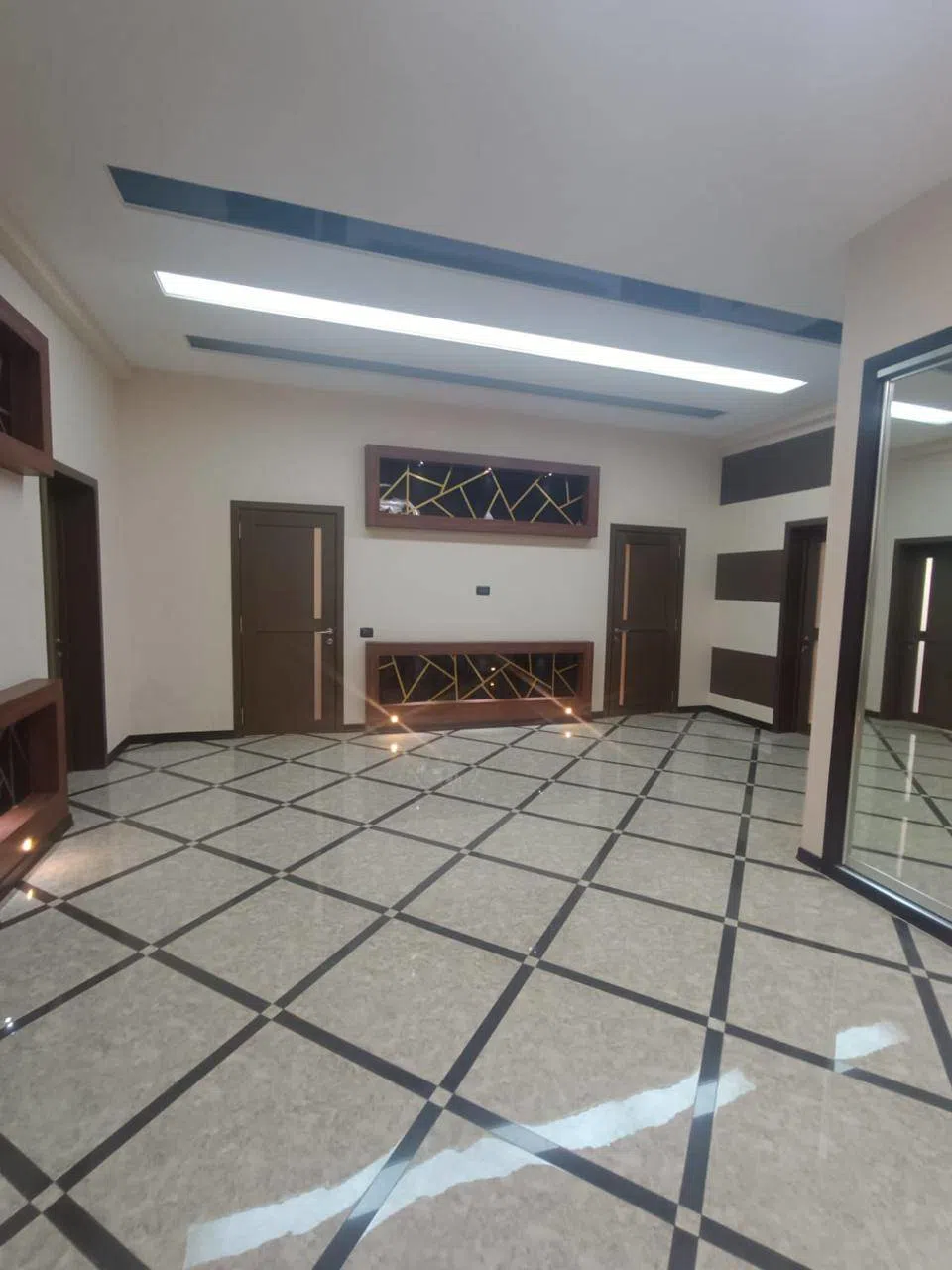 4 otaqlı mənzil 170 m² satılır