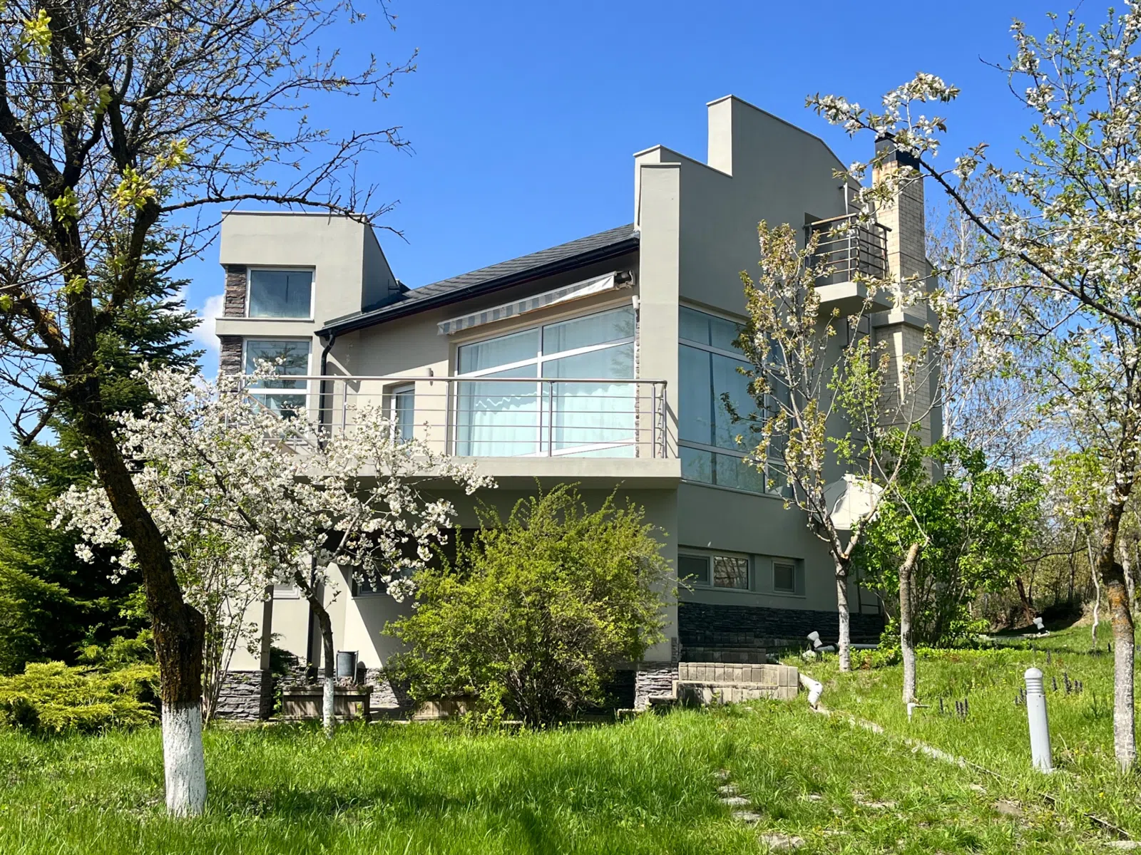 4 otaqlı həyət evi 300 m² - 32 sot torpaq sahəsində satılır — şəkil 1