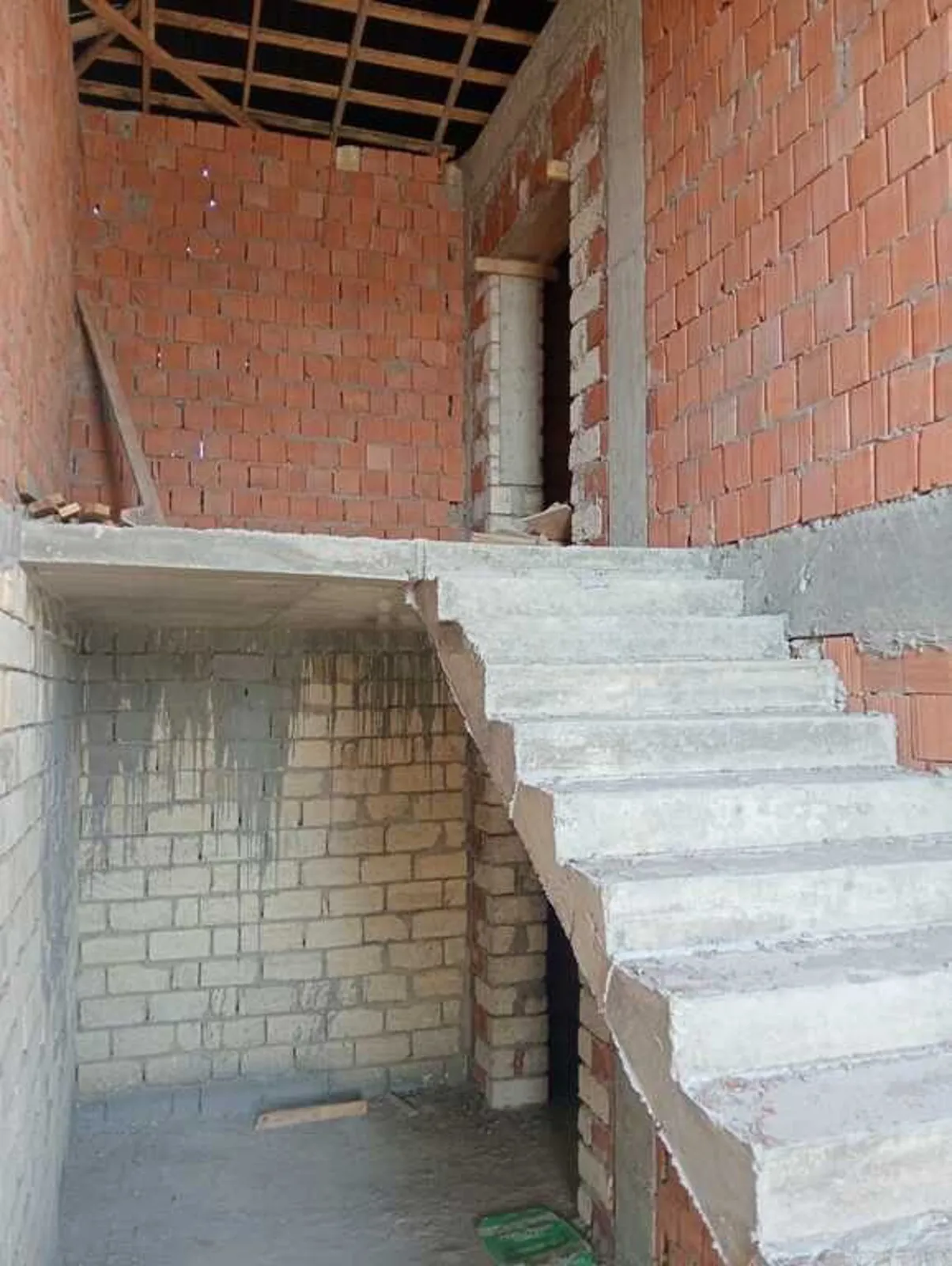 Təmirsiz ticarət obyekti, 1600 m² satılır