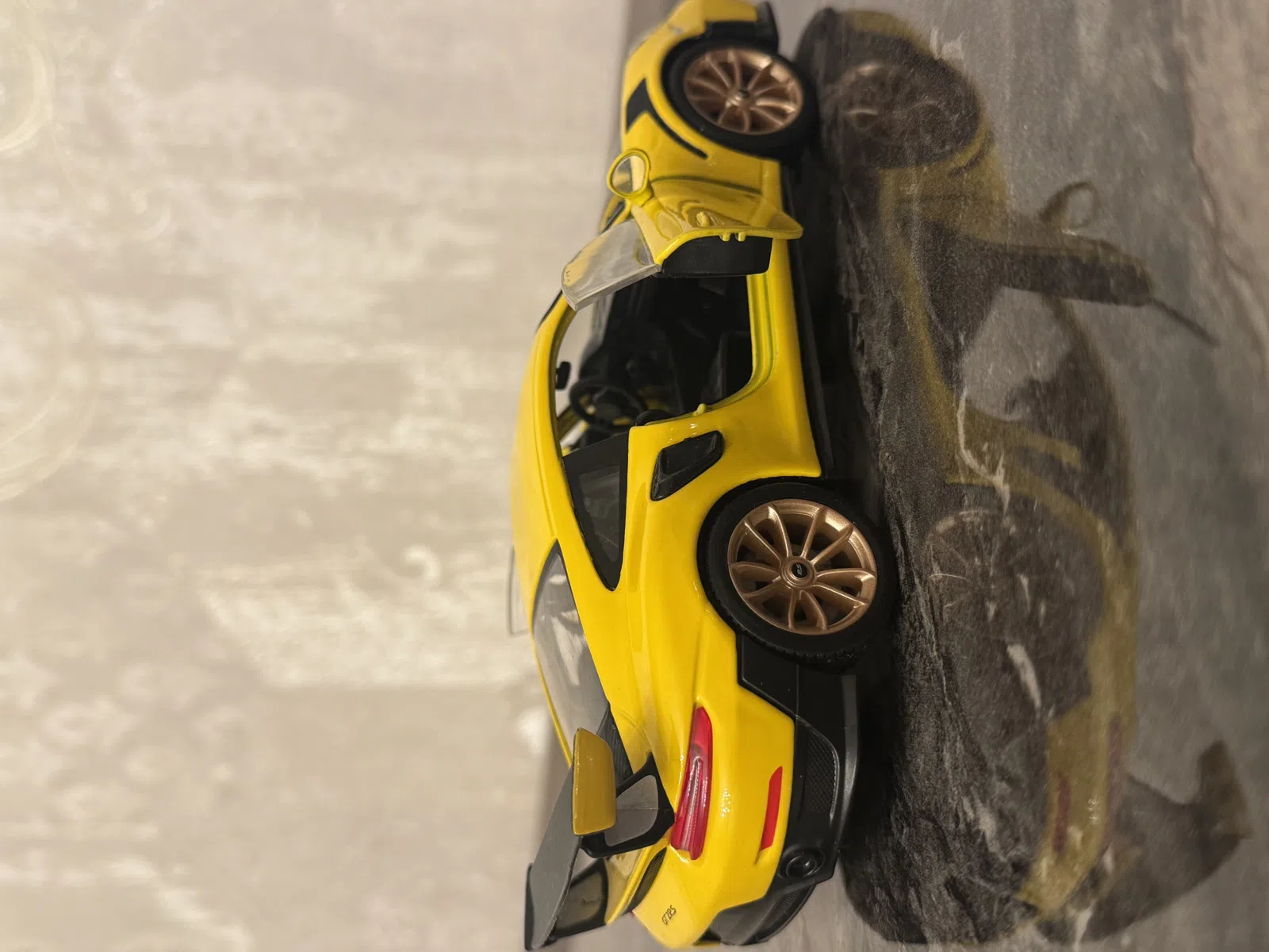 Maisto 1:24 Porshce 911 GT 2RS — şəkil 5