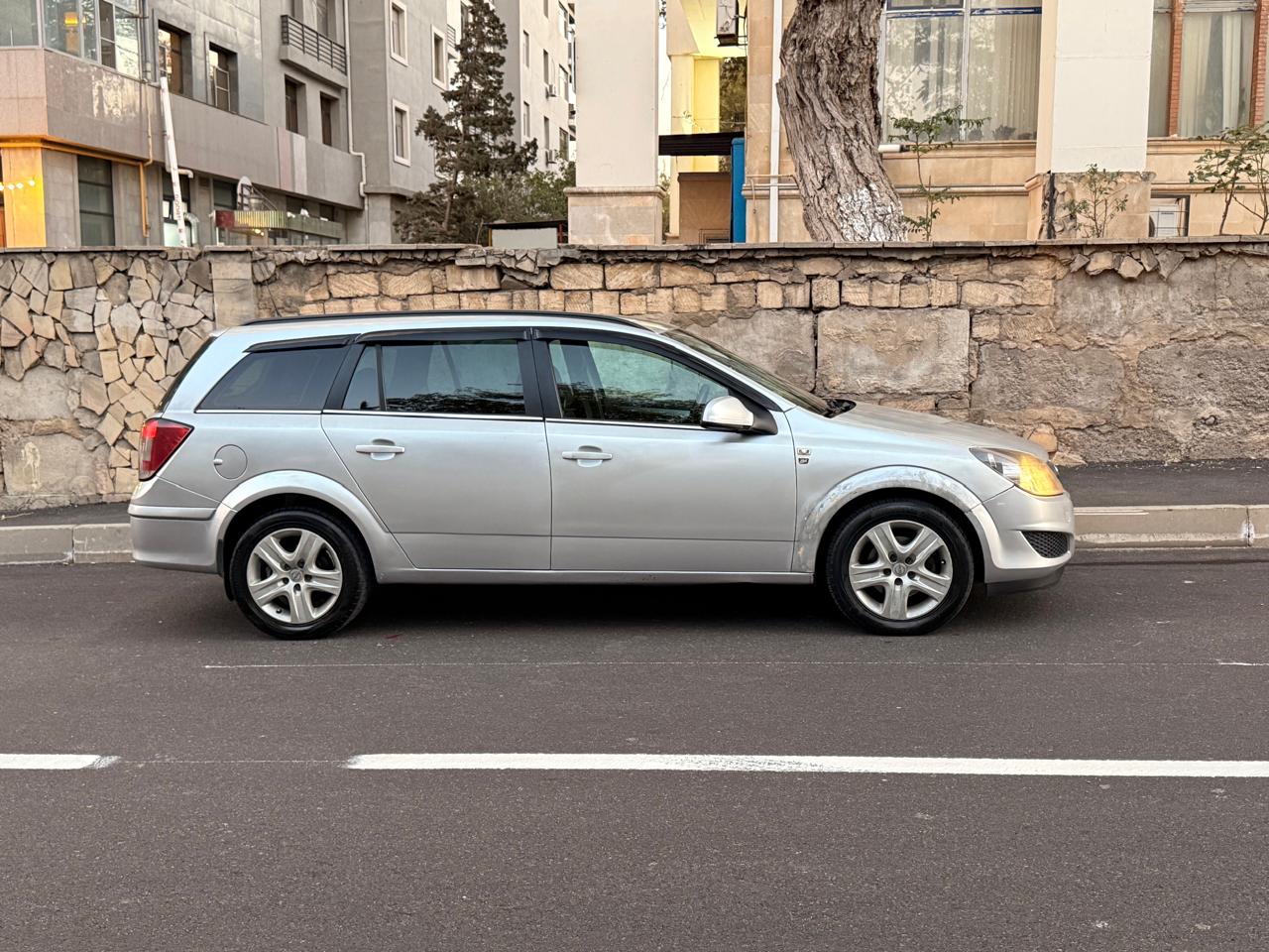 Opel Astra, 2010 il, 381000 km — şəkil 1