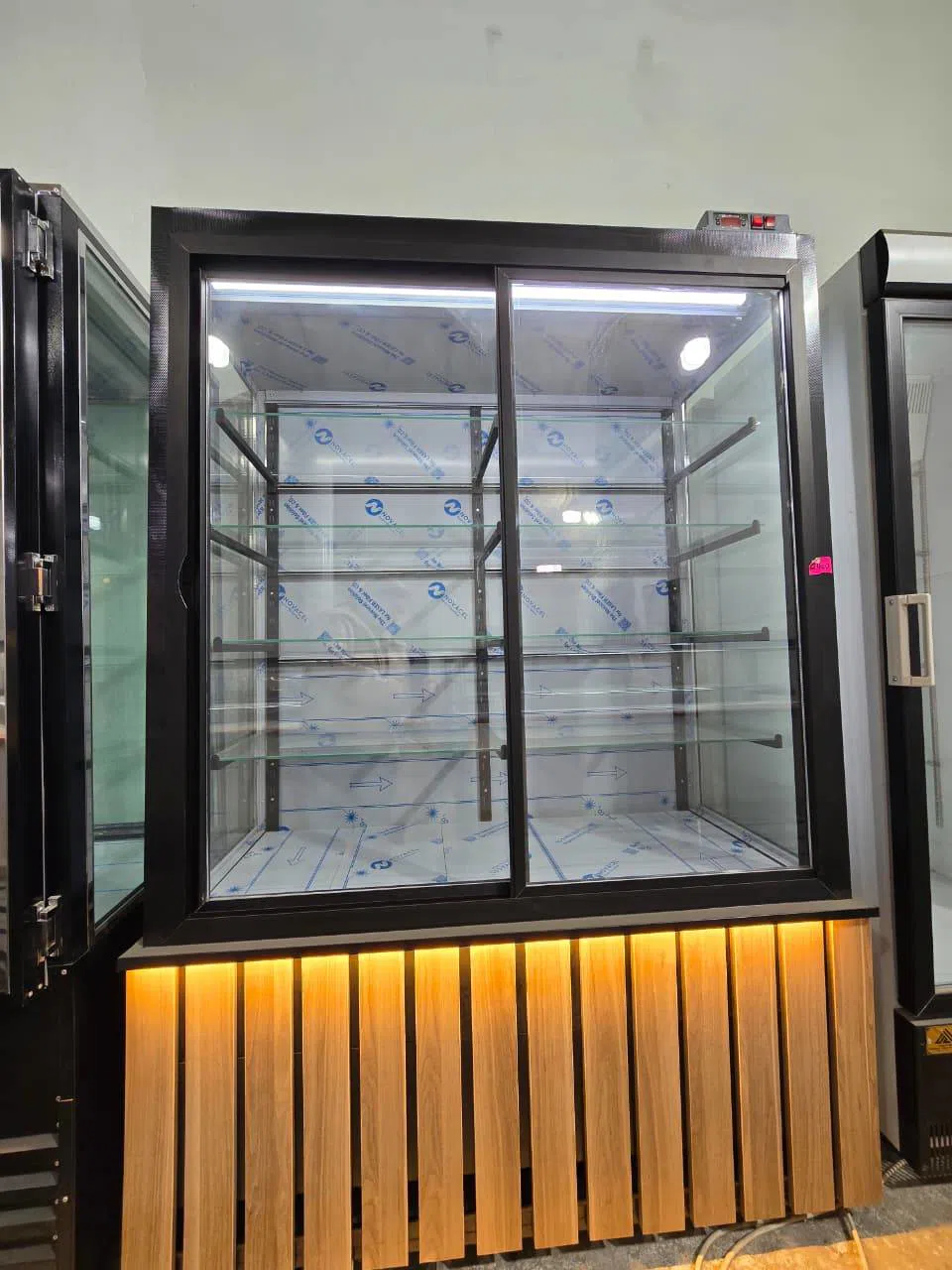 Confectionery refrigerator - Tenderyard