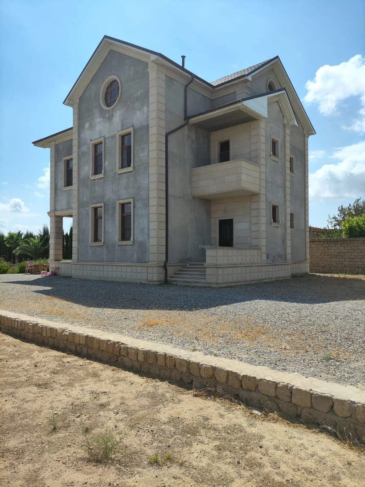 5 otaqlı həyət evi 504 m² - 24 sot torpaq sahəsində satılır