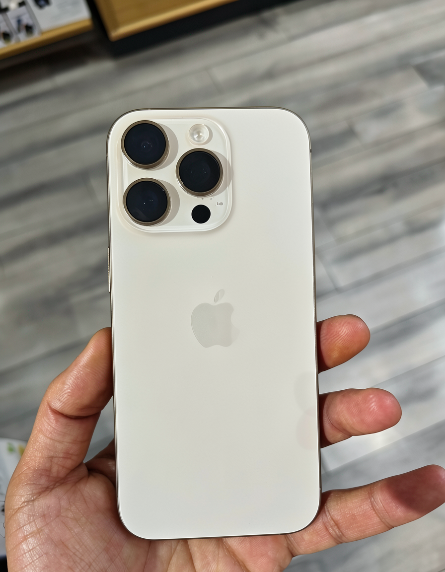 Apple, iPhone 16 Pro, 8 GB