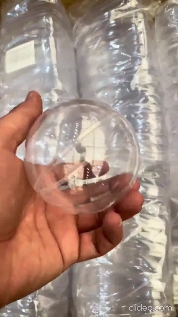 Şəffaf plastik fiqurlar