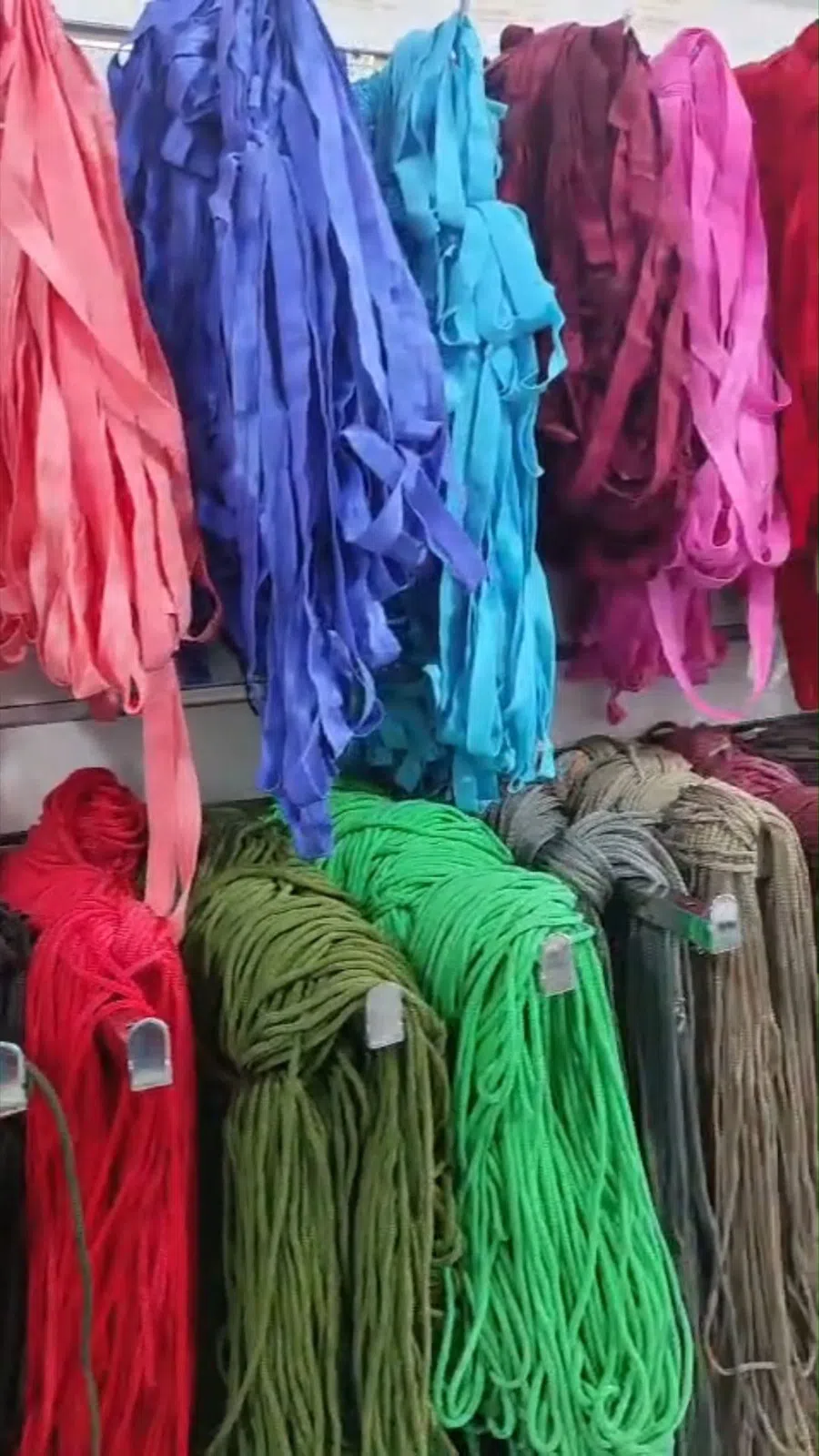 Tikiş ipləri, müxtəlif rəng və material seçimləri — şəkil 23