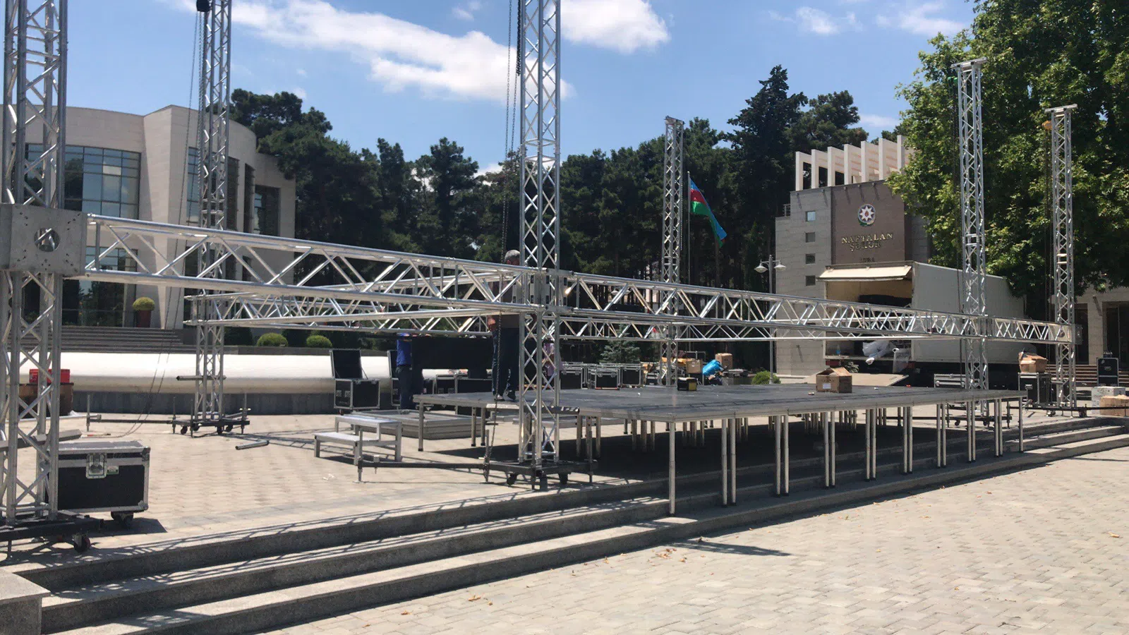 Səhnə və Truss Konstruksiyalarının Quraşdırılması Xidməti — şəkil 3