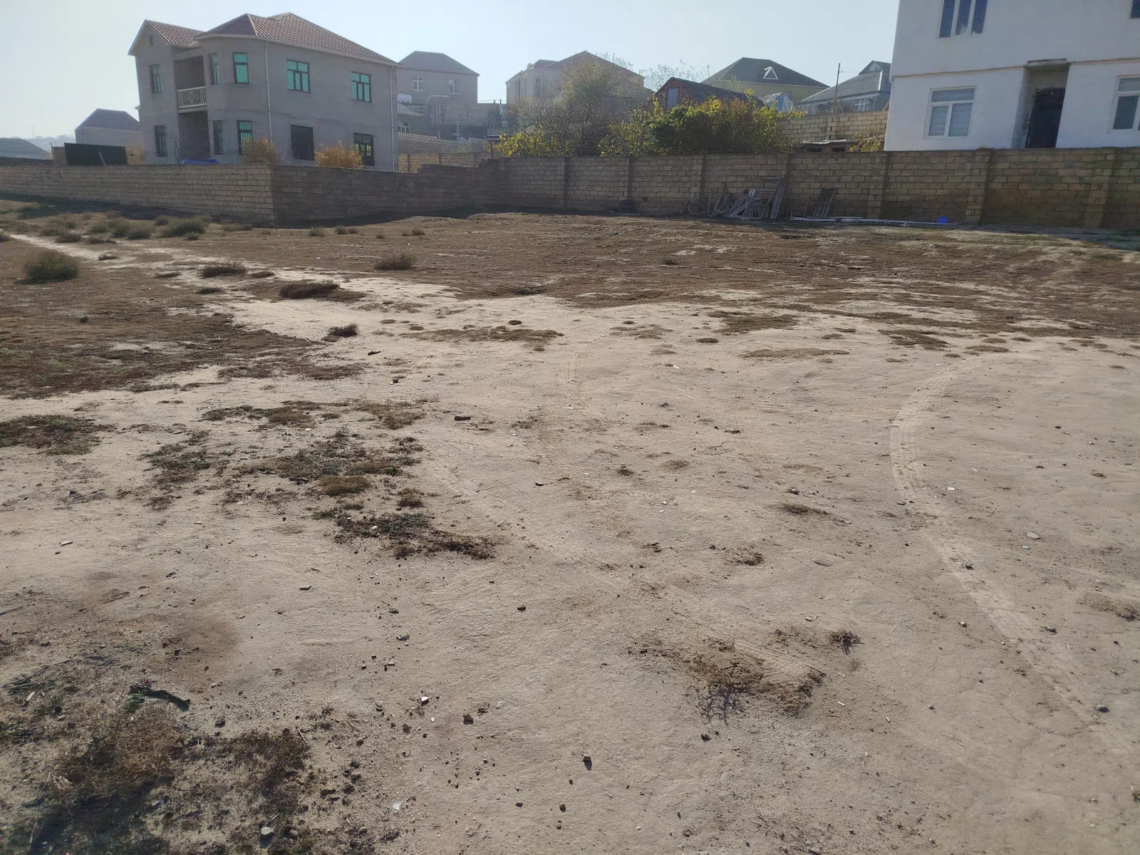 6 sot torpaq sahəsi satılır