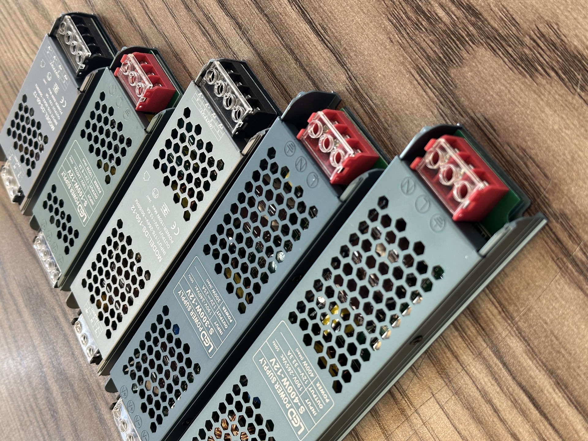 12V and 24V power supply units - Tenderyard