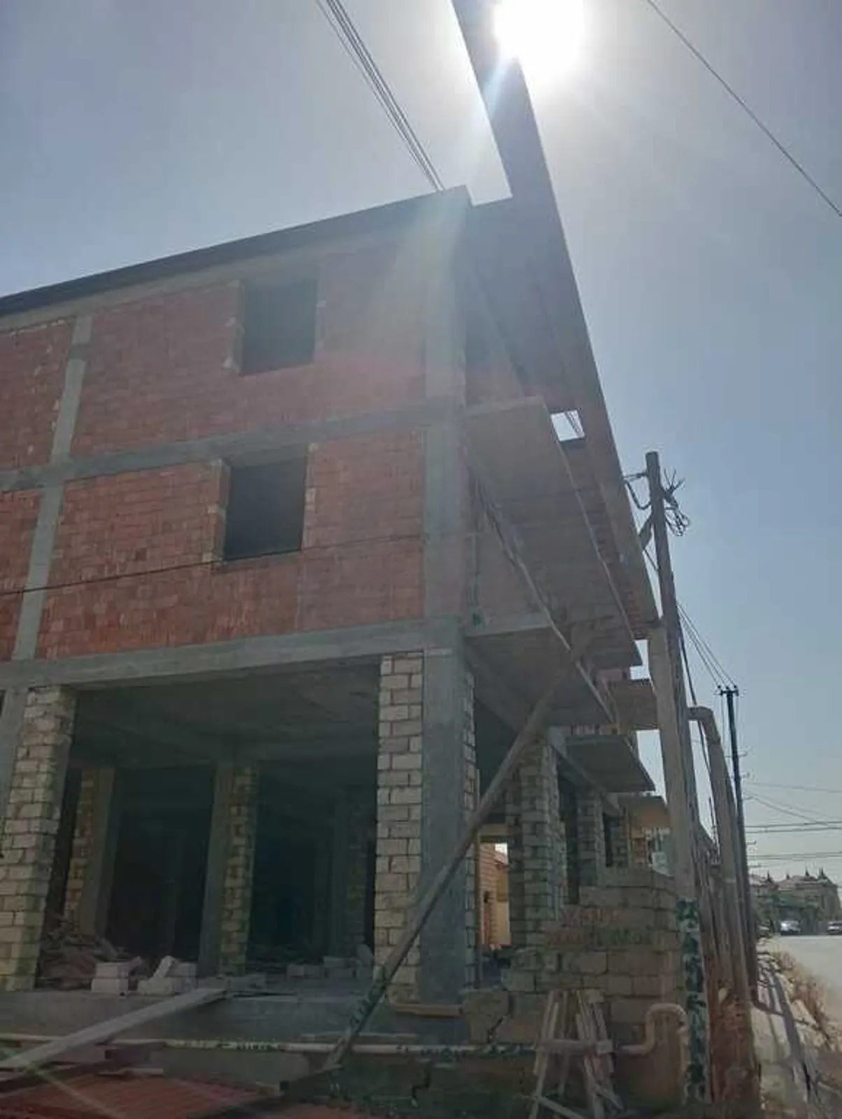 Təmirsiz ticarət obyekti, 1600 m² satılır