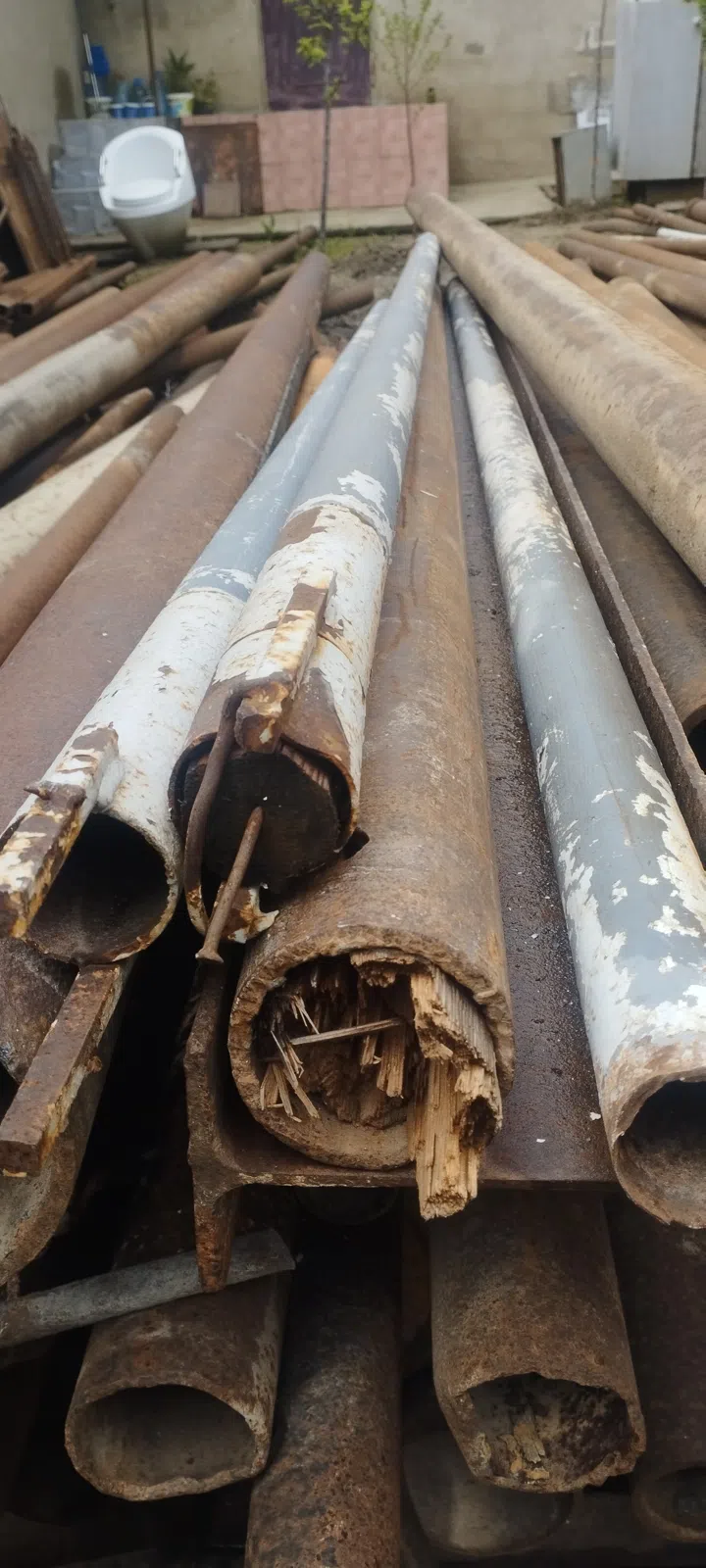 Dəmir materiallar ikinci əl keyfiyyətli və qalın