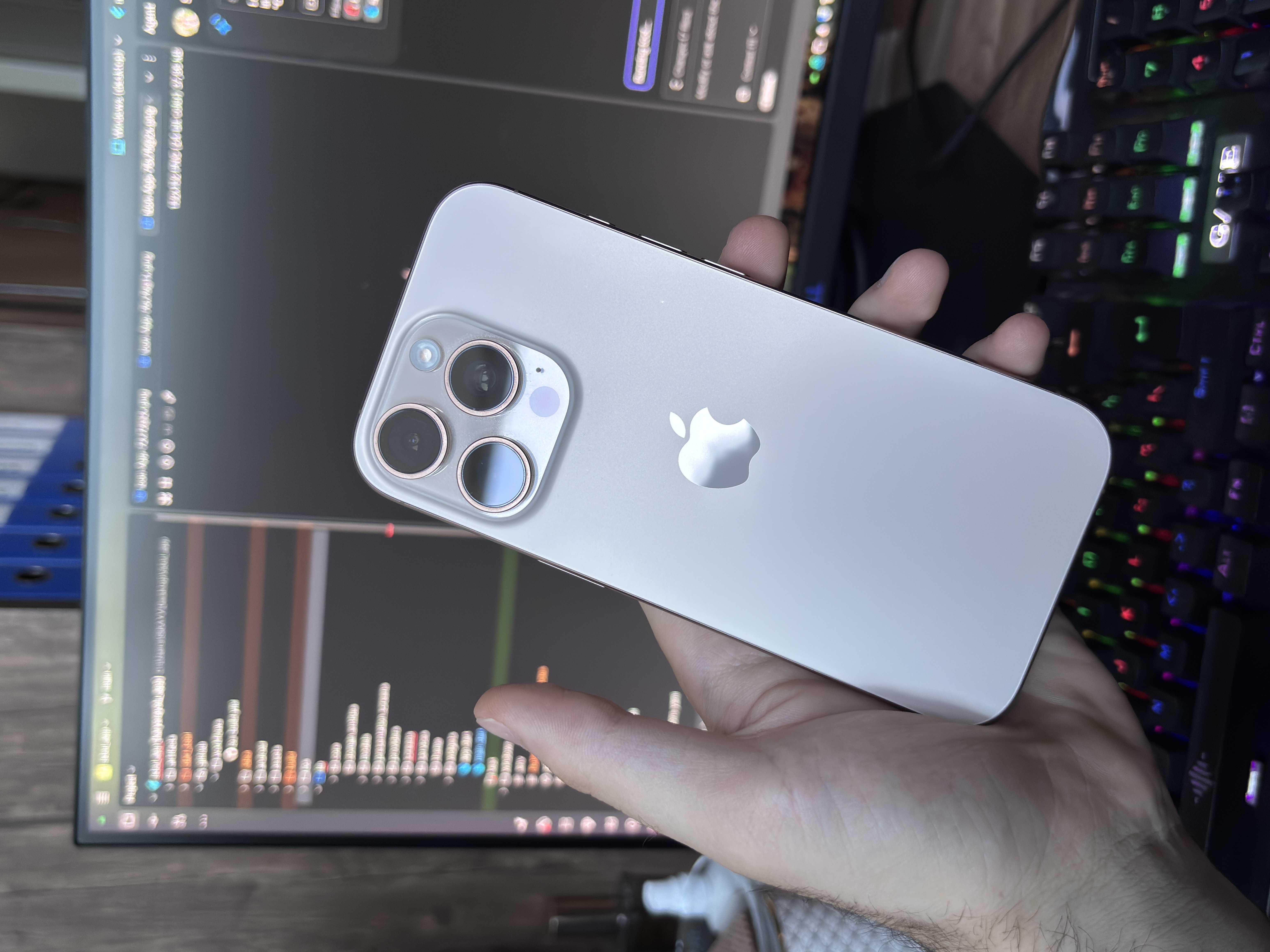 Apple, iPhone 16 Pro, 8 GB — şəkil 1