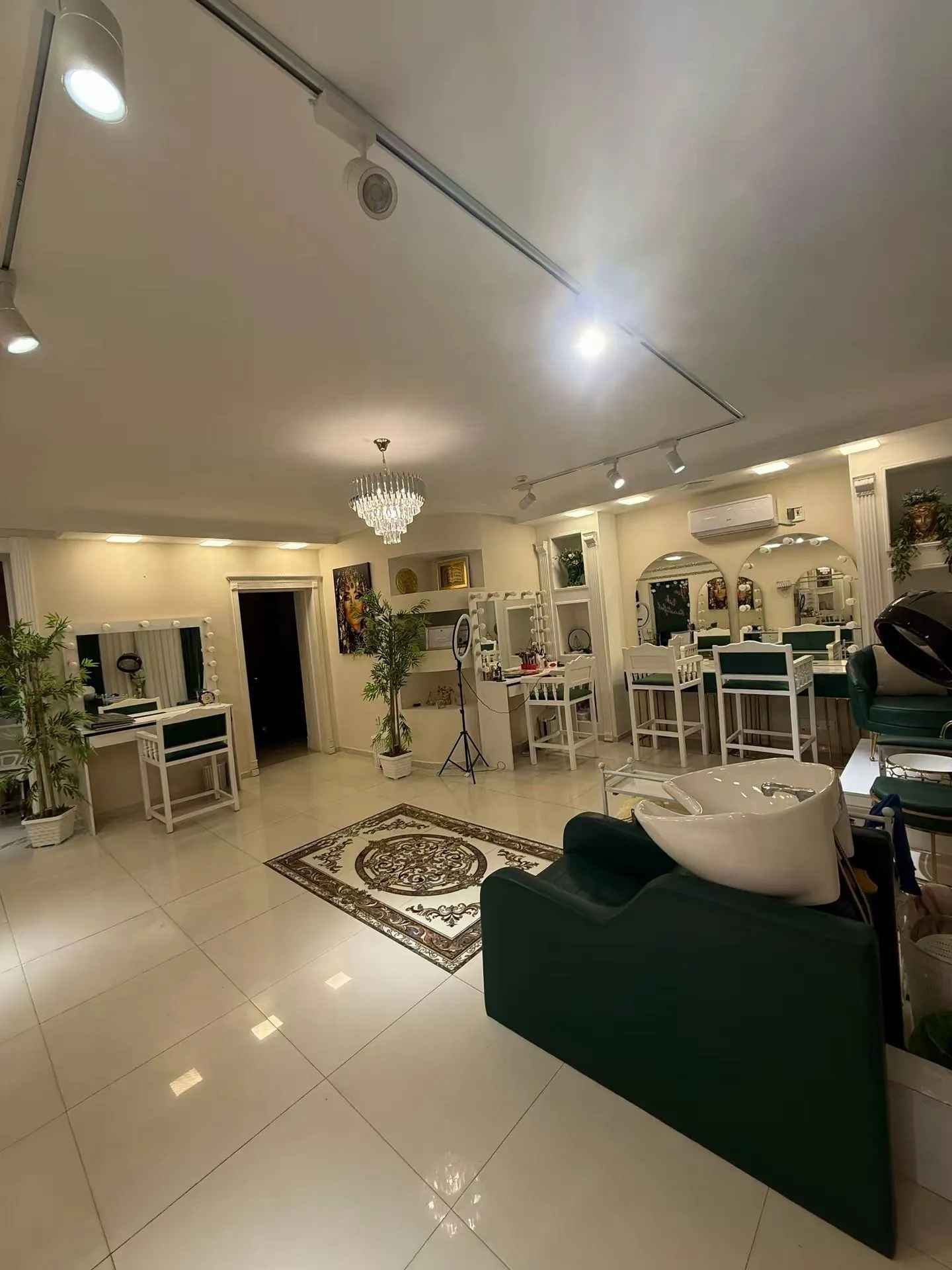 xetai metrosu yaxinliqnda gozellik salonu icareye verilir