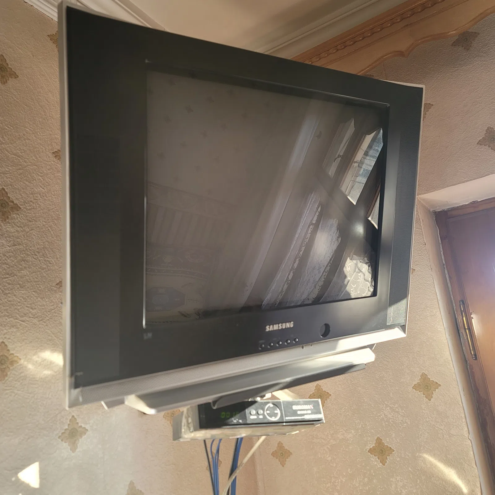 Samsung markalı televizor, LCD/ELED — şəkil 2