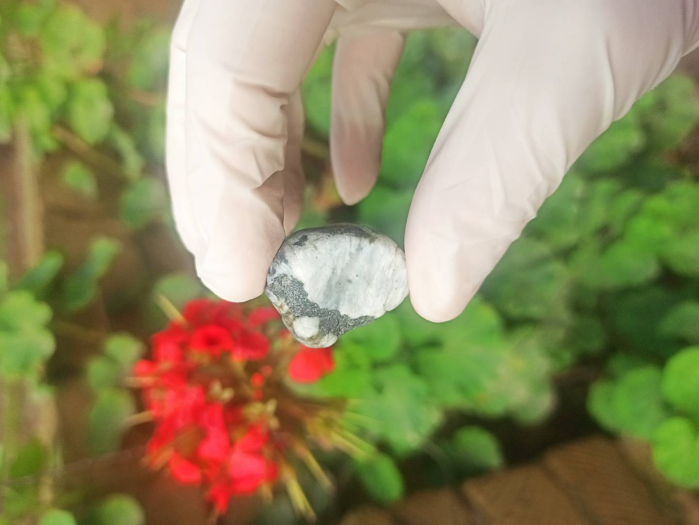 Təbii Mineral Daşların Satışı — şəkil 1