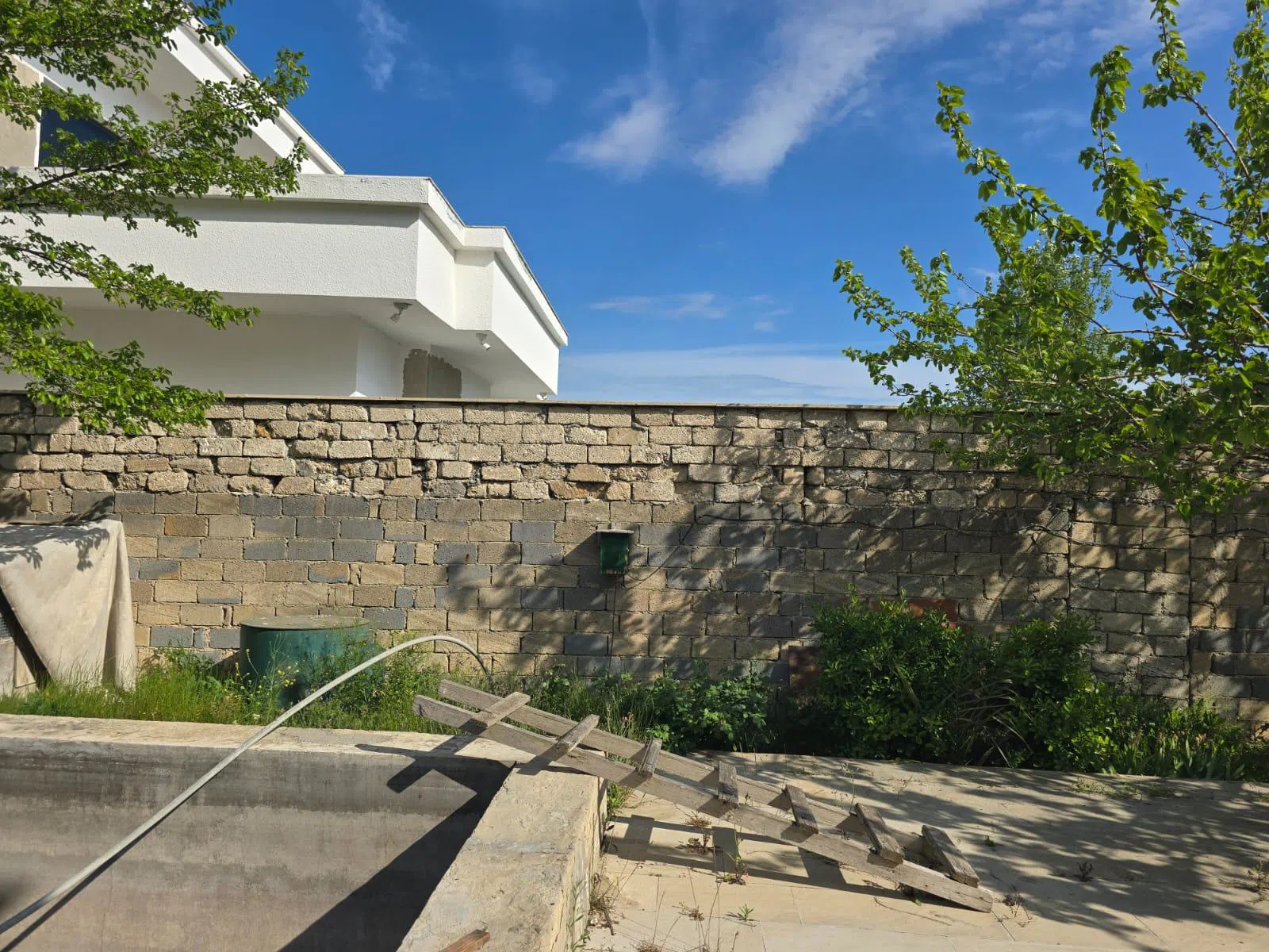 4 otaqlı bağ evi 200 m² 12 sot torpaq sahəsində satılır — şəkil 2