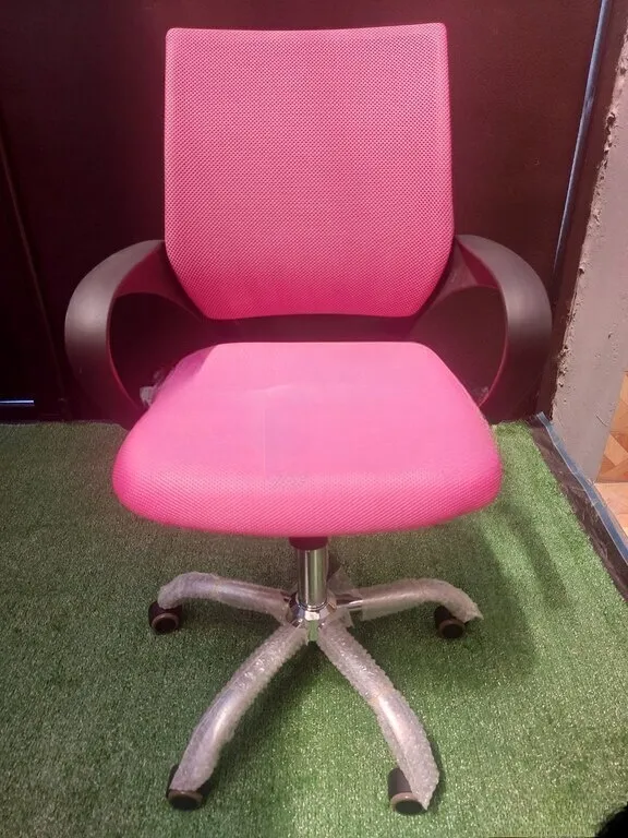 Tünd çəhrayı rəng, Uşaq kompüter kreslosu — şəkil 1