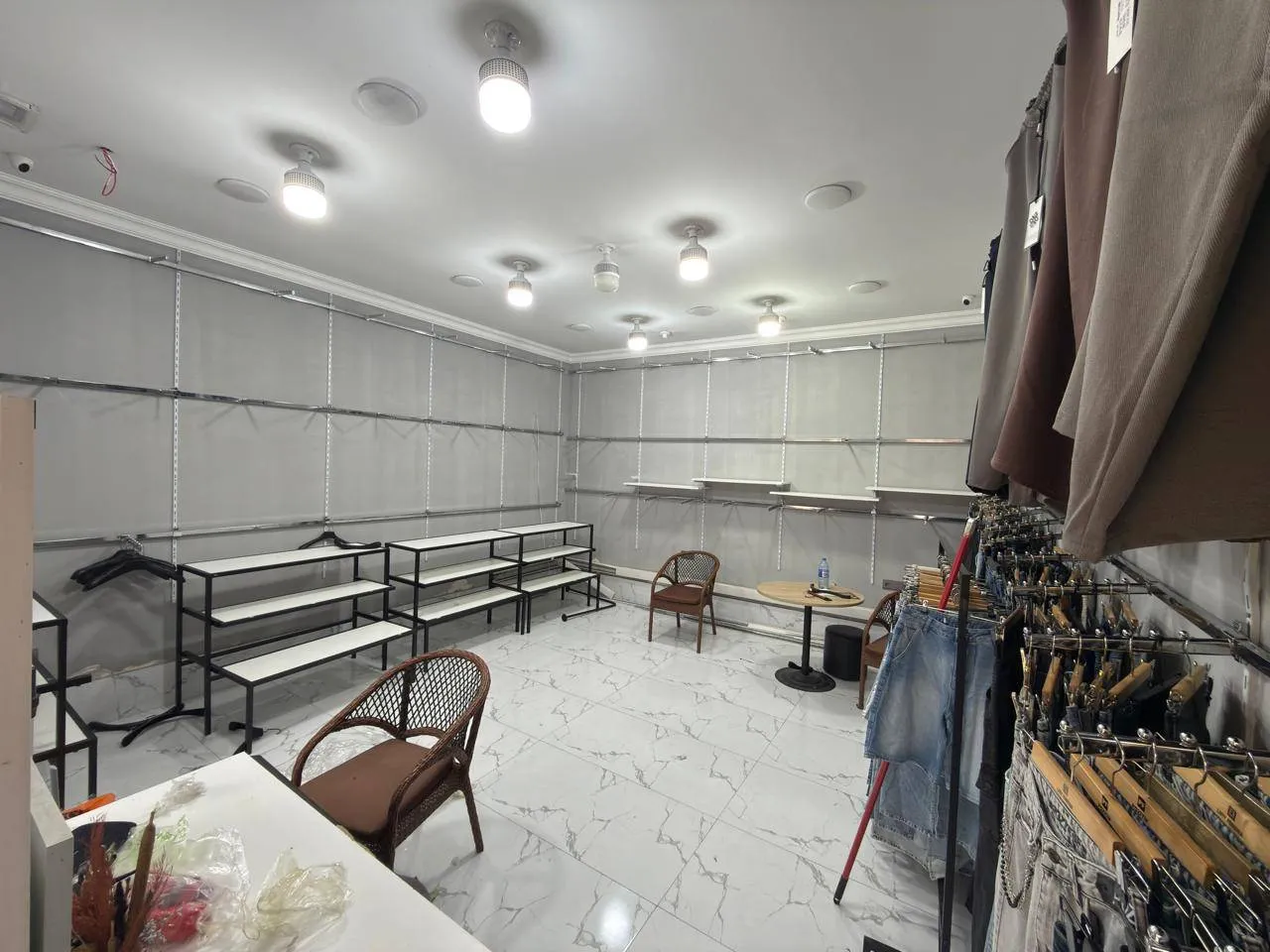 Yaxşı təmirli ticarət obyekti, 40 m² kirayə verilir — şəkil 9