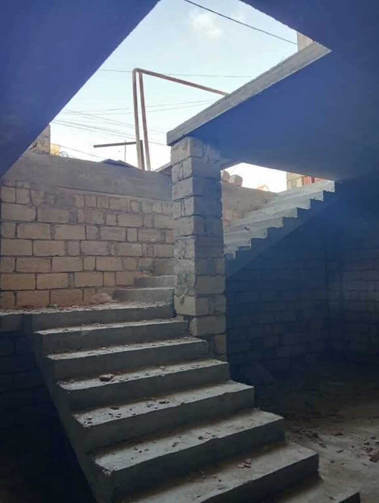 Təmirsiz ticarət obyekti, 1600 m² satılır