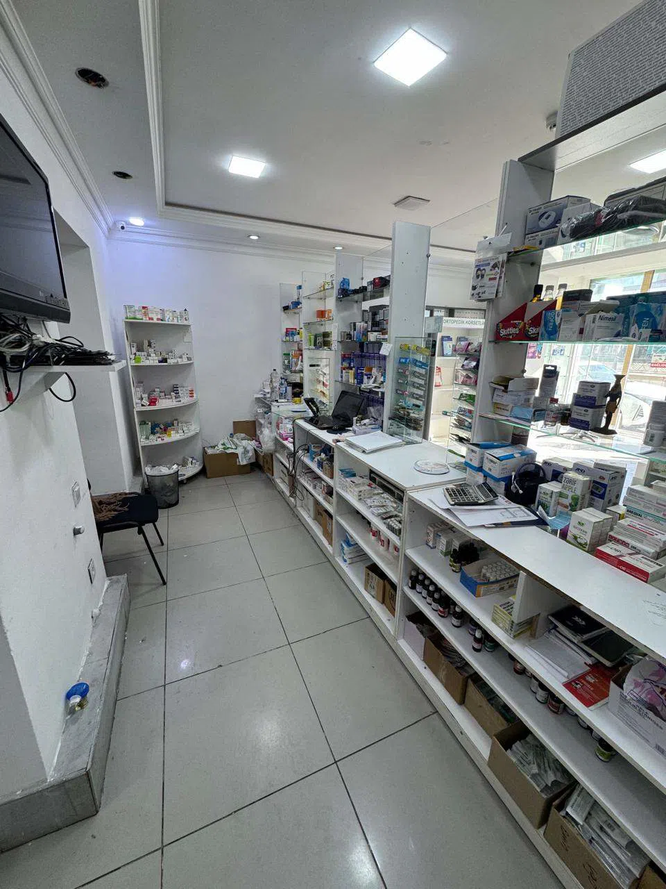 Yaxşı təmirli ticarət obyekti, 100 m² satılır